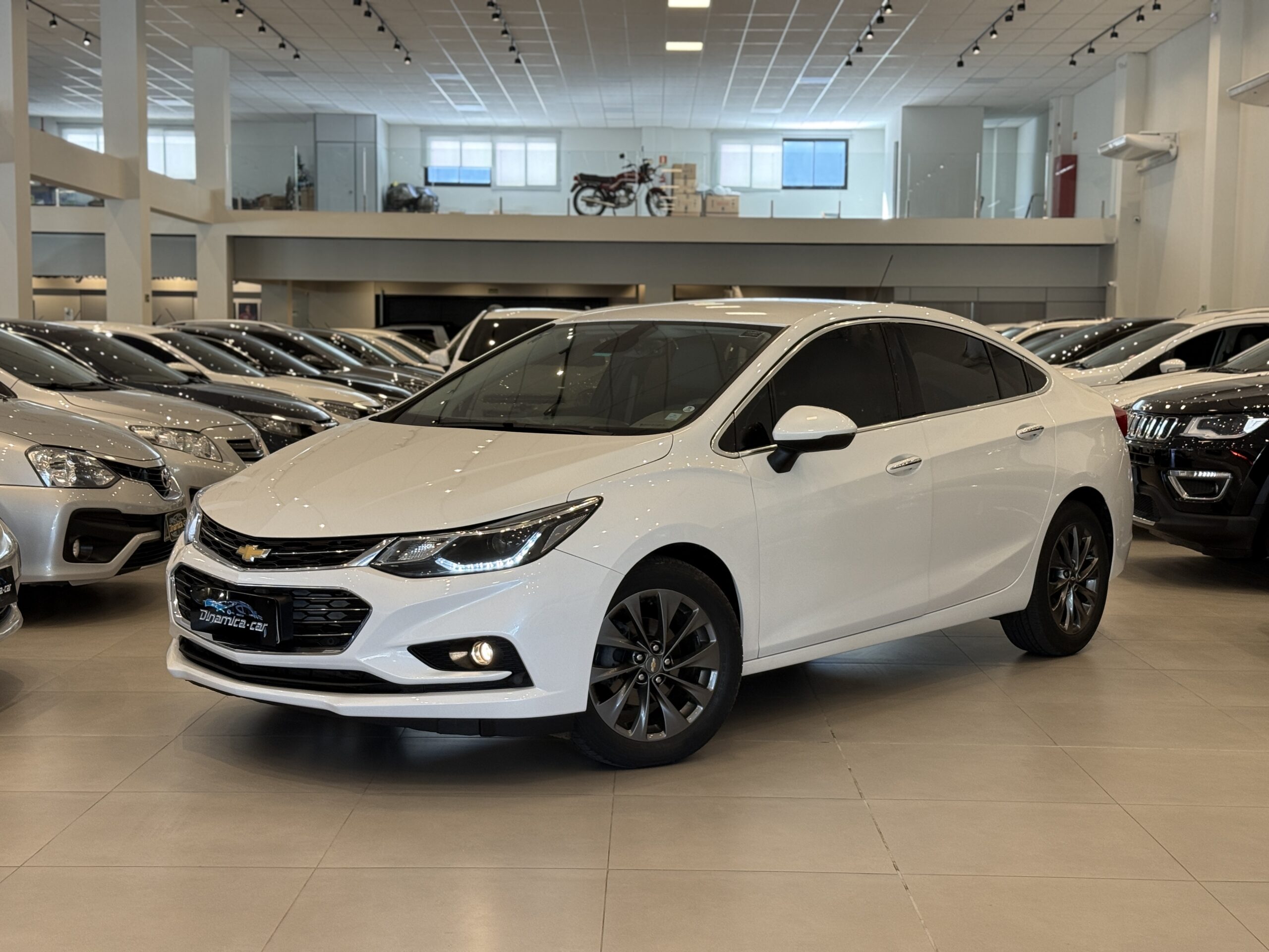 Exemplo de pesquisa: Chevrolet cruze, preto, 2020