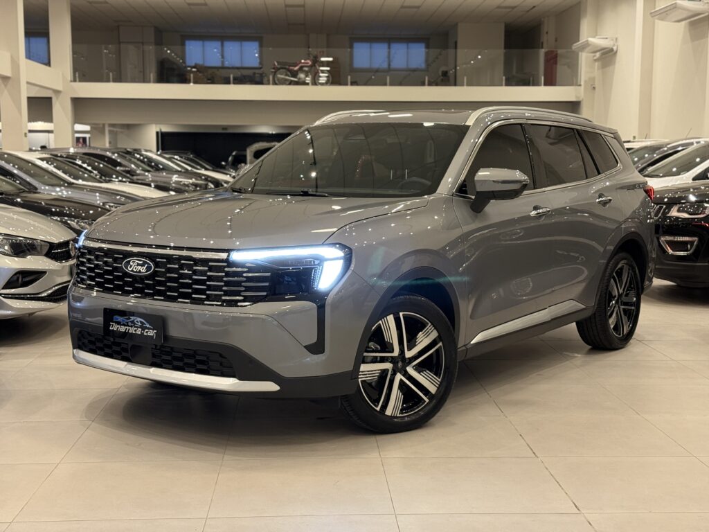 O FORD-TERRITORY TITANIUM 1.5 Turbo 2026 se consolidated no mercado de SUVs médios no Brasil como uma das propostas de maior valor agregado, focando em espaço interno de categoria superior, refino tecnológico e ampla lista de equipamentos de série. Vendido na versão topo de linha Titanium, o modelo passou por uma evolução profunda desde sua mudança de geração, destacando-se perante concorrentes diretos do segmento C-SUV.
