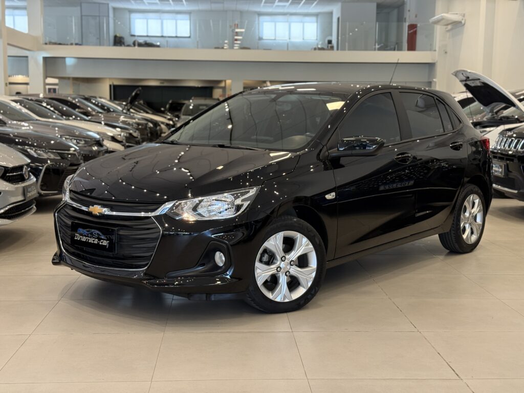 O CHEVROLET-ONIX LTZ Hatch 1.0 Turbo 2025 se posiciona no mercado brasileiro como uma das configurações mais equilibradas e inteligentes do hatch compacto. Posicionado estrategicamente logo abaixo da versão topo de linha Premier, o Onix LTZ entrega o mesmo conjunto mecânico e nível de segurança da versão mais cara, acrescentando itens de conforto e tecnologia essenciais sem elevar o preço ao patamar máximo da categoria.
