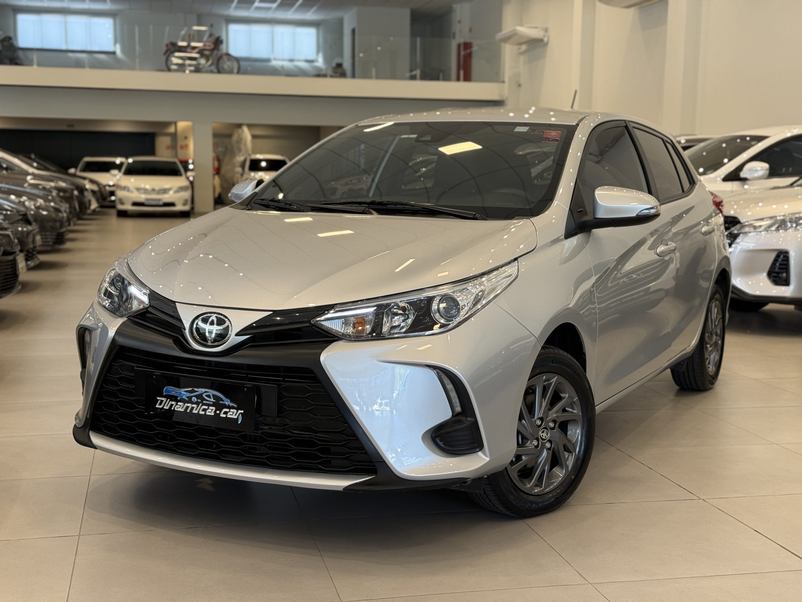 TOYOTA-YARIS XS DINAMICA CAR